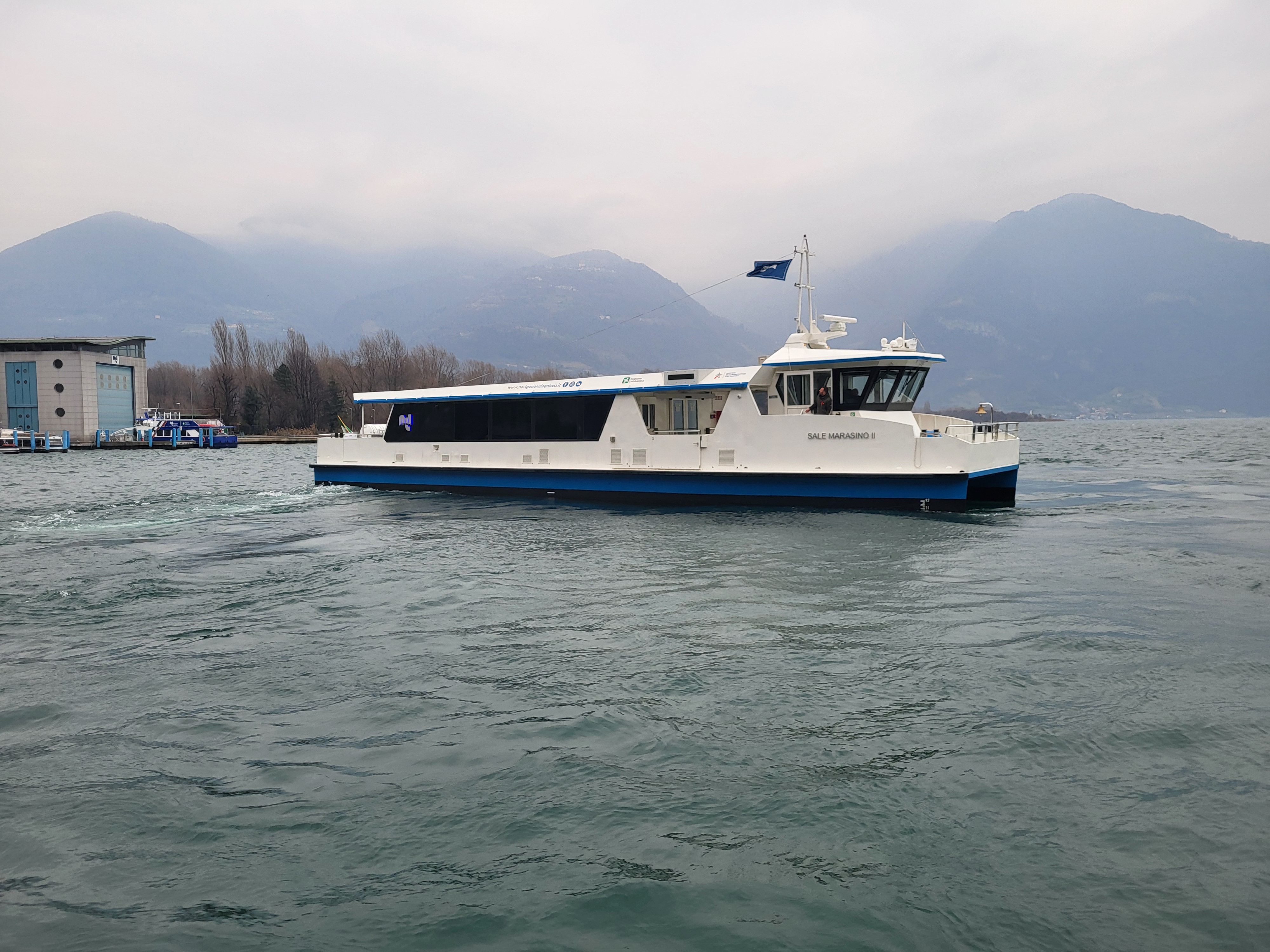Catamarano elettrico "Sale Marasino II"