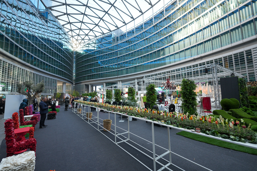 Installazione "Fuori Salone 2025" in Piazza Città di Lombardia
